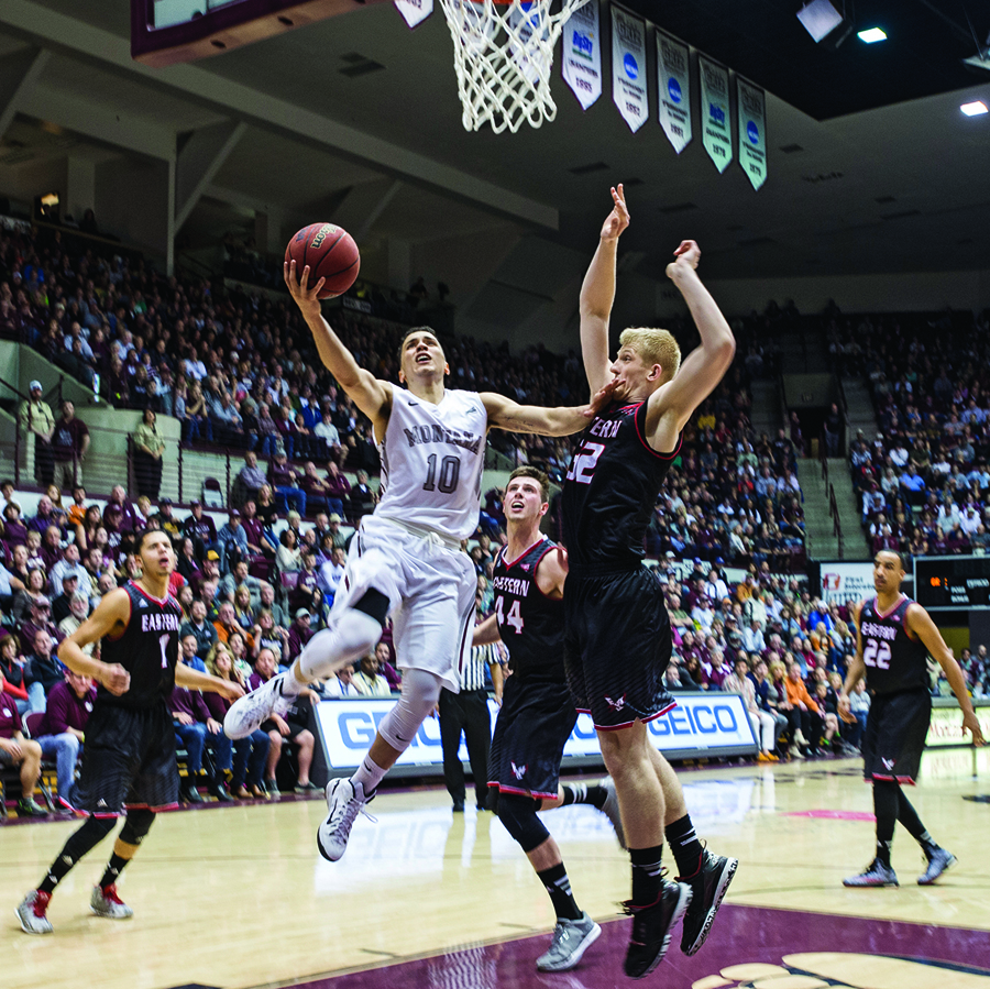 Jordan Gregory drives to the basket against Eastern Washington. (Photo by Todd Goodrich)